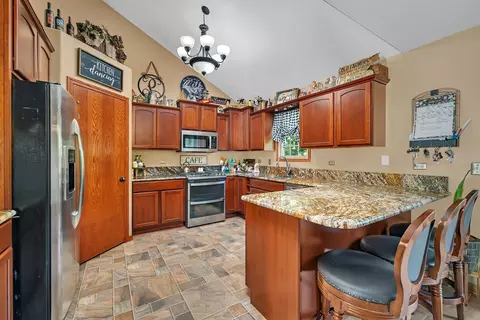 Kitchen - 570 Logue Cir, Seneca, IL 61360 photo 1 of 7