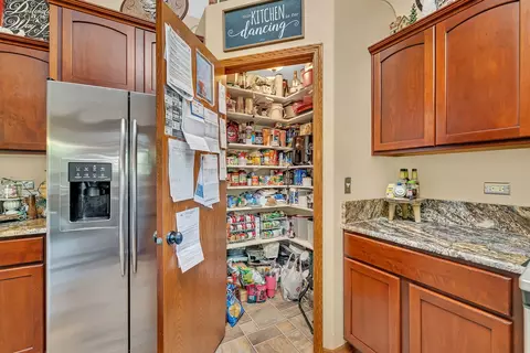 Kitchen - 570 Logue Cir, Seneca, IL 61360 photo 6 of 7
