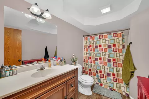 Bath - 570 Logue Cir, Seneca, IL 61360 photo 4 of 4