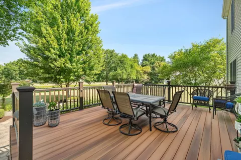 Exterior - 570 Logue Cir, Seneca, IL 61360 photo 3 of 7