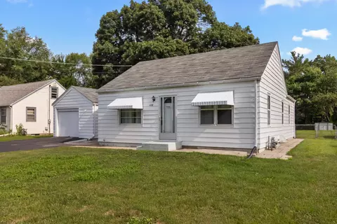608 Wayne Dr, Machesney Park, IL 61115