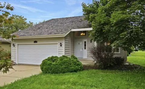 34451 N Saddle Ln, Gurnee, IL 60031