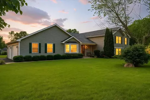 2411 S Hidden Trl, Spring Grove, IL 60081