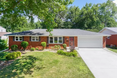 906 Hanlin Ct, Normal, IL 61761