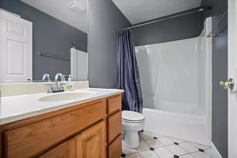Bath - 561 County Road 2000 E, Secor, IL 61771 photo 4 of 5
