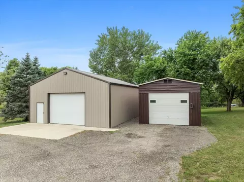 Exterior - 561 County Road 2000 E, Secor, IL 61771 photo 4 of 5