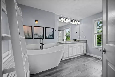 Bath - 561 County Road 2000 E, Secor, IL 61771 photo 1 of 5