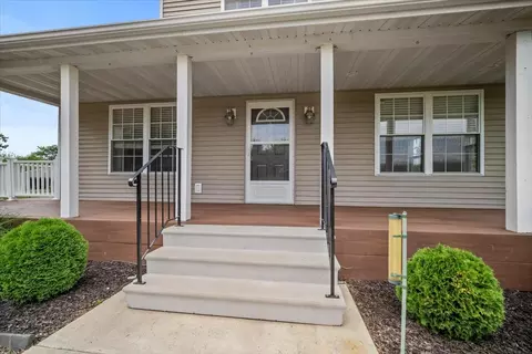 Exterior - 561 County Road 2000 E, Secor, IL 61771 photo 2 of 5