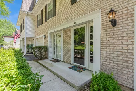 44 Wildwood Trl, Cary, IL 60013