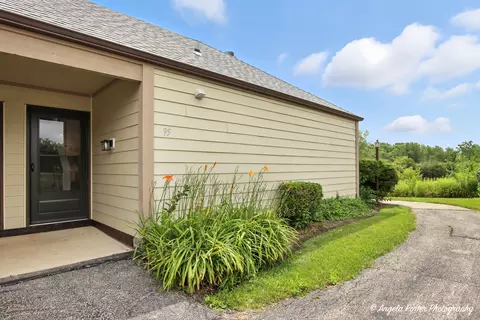 3338 Berwyn Ave #95, North Chicago, IL 60064