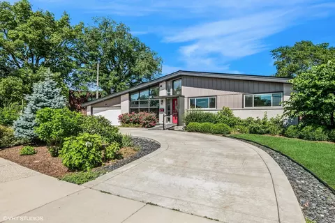 319 E Huntington Ln, Elmhurst, IL 60126