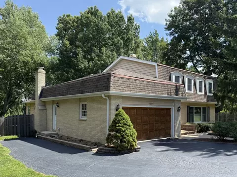 1960 Pinehurst Ct, Libertyville, IL 60048
