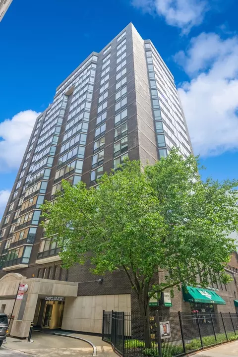 21 W Goethe St #8K, Chicago, IL 60610