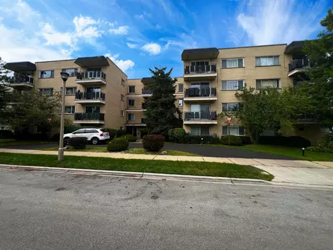 8230 N Elmwood St #405, Skokie, IL 60077