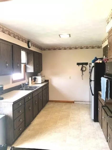 Kitchen - 2204 E 37th St, Sterling, IL 61081 photo 1 of 4