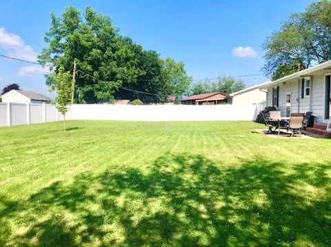 Exterior - 2204 E 37th St, Sterling, IL 61081 photo 2 of 3
