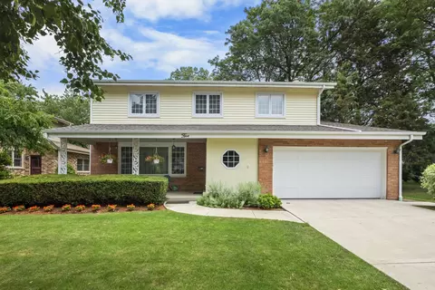 5 S Windsor Dr, Arlington Heights, IL 60004