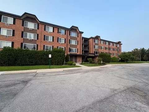1227 S Old Wilke Rd #104, Arlington Heights, IL 60005