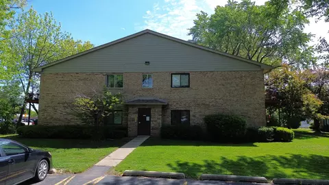 1615 N Milwaukee Ave #6A, Libertyville, IL 60048