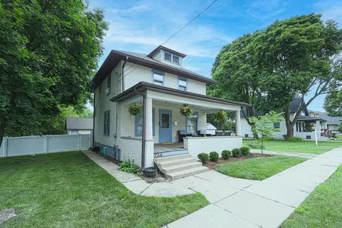 124 E Sunnyside Ave, Libertyville, IL 60048