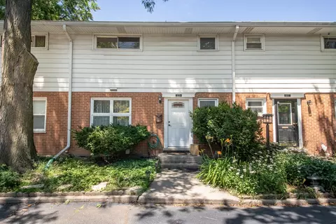 817 Hibbard Rd #D, Wilmette, IL 60091