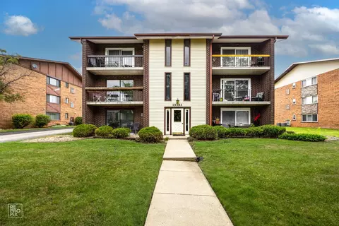 15353 Treetop Dr #2A, Orland Park, IL 60462