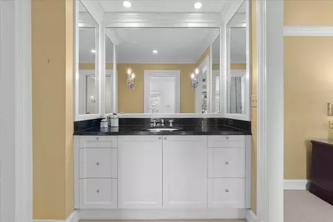 Bath - 1300 Hackberry Ln, Winnetka, IL 60093 photo 3 of 7