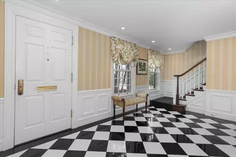 Entry Way - 1300 Hackberry Ln, Winnetka, IL 60093 photo 2 of 4