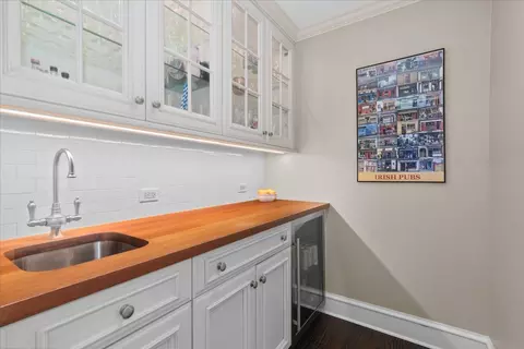 Kitchen - 1300 Hackberry Ln, Winnetka, IL 60093 photo 4 of 4