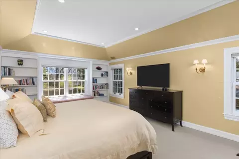 Bedroom - 1300 Hackberry Ln, Winnetka, IL 60093 photo 1 of 7