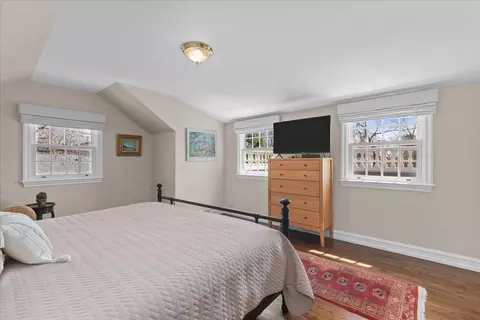 Bedroom - 1300 Hackberry Ln, Winnetka, IL 60093 photo 5 of 7
