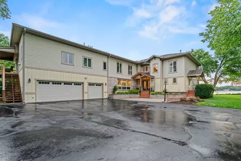 1110 Bay Rd, Johnsburg, IL 60051