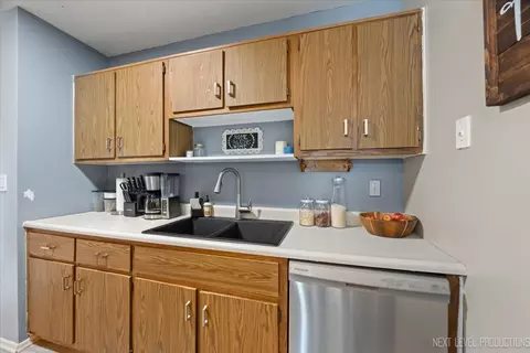Kitchen - 1061 Cascade Dr, Aurora, IL 60506 photo 1 of 2