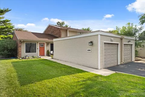 1061 Cascade Dr, Aurora, IL 60506