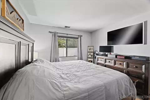 Bedroom - 1061 Cascade Dr, Aurora, IL 60506 photo 4 of 4