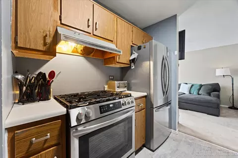Kitchen - 1061 Cascade Dr, Aurora, IL 60506 photo 2 of 2
