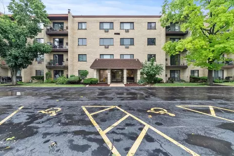 7221 Wolf Rd #405B, Indian Head Park, IL 60525