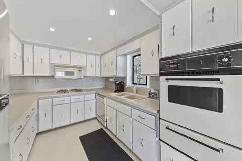 Kitchen - 1515 N River Rd, Mchenry, IL 60051 photo 4 of 4