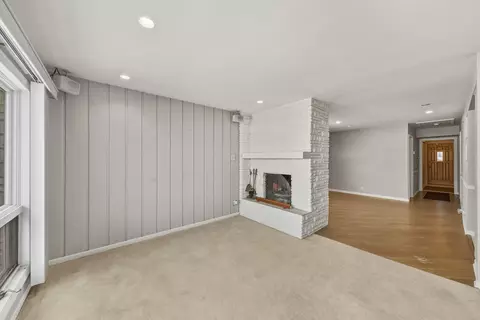 Living - 1515 N River Rd, Mchenry, IL 60051 photo 3 of 3