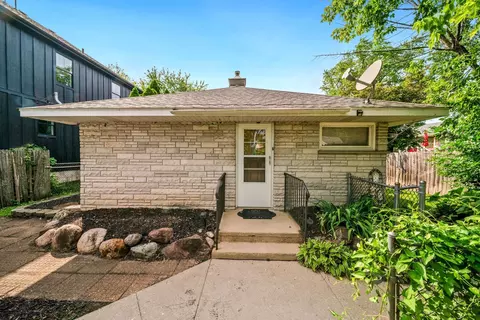 1515 N River Rd, Mchenry, IL 60051
