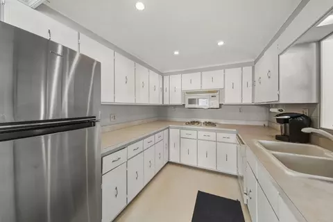 Kitchen - 1515 N River Rd, Mchenry, IL 60051 photo 3 of 4