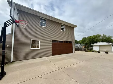 Exterior - 418 W Devlin St, Spring Valley, IL 61362 photo 4 of 10