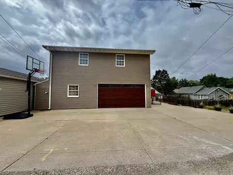 Exterior - 418 W Devlin St, Spring Valley, IL 61362 photo 5 of 10