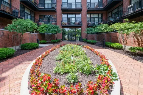 2323 W Pershing Rd #611, Chicago, IL 60609