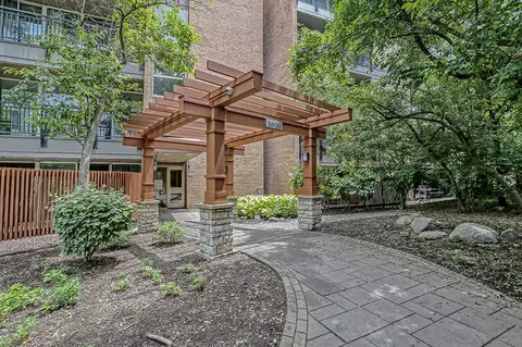 5900 Oakwood Dr #2H, Lisle, IL 60532