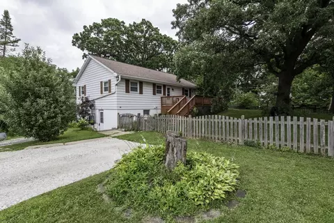 38 S Maple Ave, Fox Lake, IL 60020
