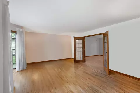 Living - 172 Hamilton Ave, Frankfort, IL 60423 photo 1 of 2