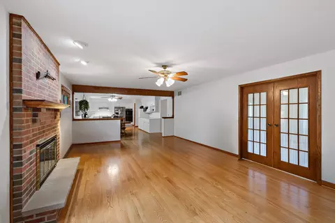 Living - 172 Hamilton Ave, Frankfort, IL 60423 photo 2 of 2