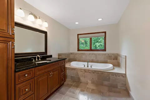 Bath - 172 Hamilton Ave, Frankfort, IL 60423 photo 2 of 3