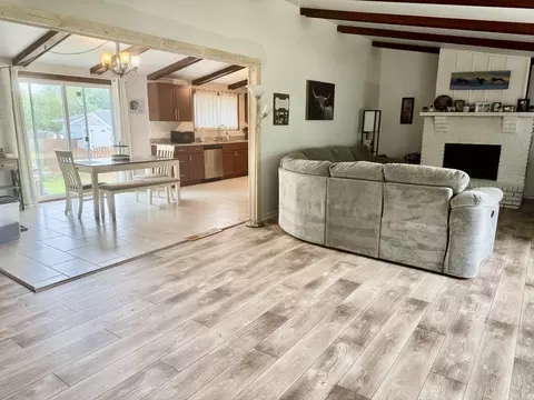 Living - 903 W 1st St, Spring Valley, IL 61362 photo 2 of 4